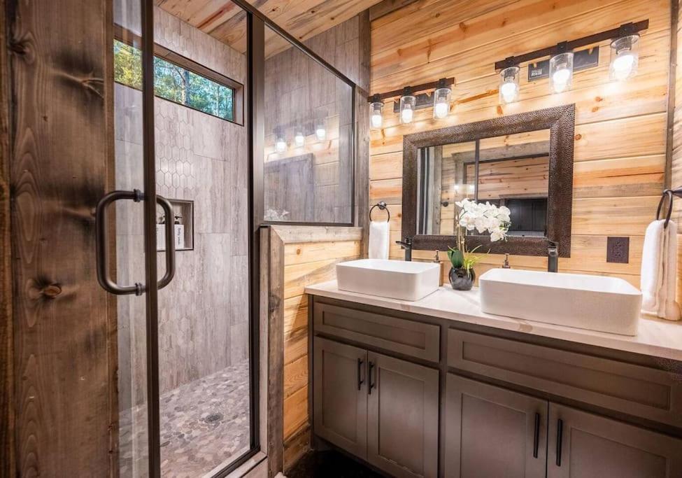 The Blaylock Cabin, 2 King, Hot Tub, Pet Friendly! 布罗肯鲍 外观 照片