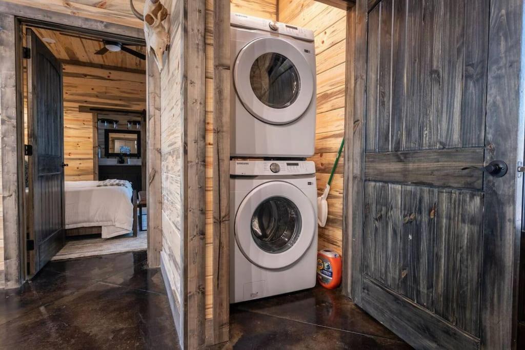 The Blaylock Cabin, 2 King, Hot Tub, Pet Friendly! 布罗肯鲍 外观 照片