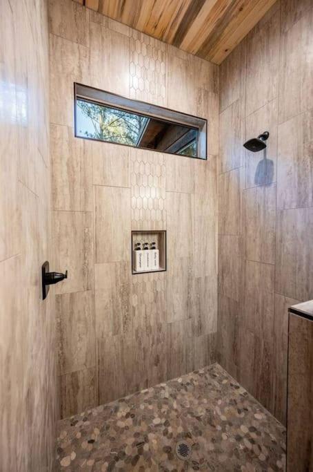 The Blaylock Cabin, 2 King, Hot Tub, Pet Friendly! 布罗肯鲍 外观 照片