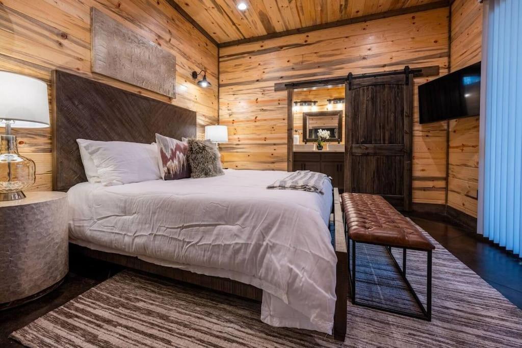 The Blaylock Cabin, 2 King, Hot Tub, Pet Friendly! 布罗肯鲍 外观 照片