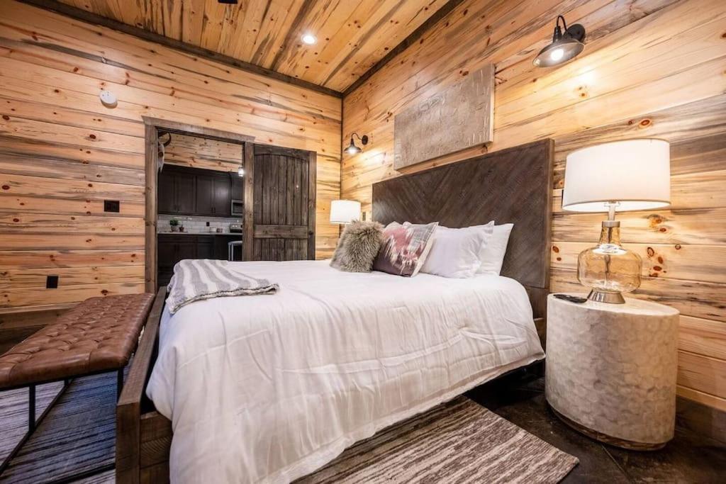 The Blaylock Cabin, 2 King, Hot Tub, Pet Friendly! 布罗肯鲍 外观 照片