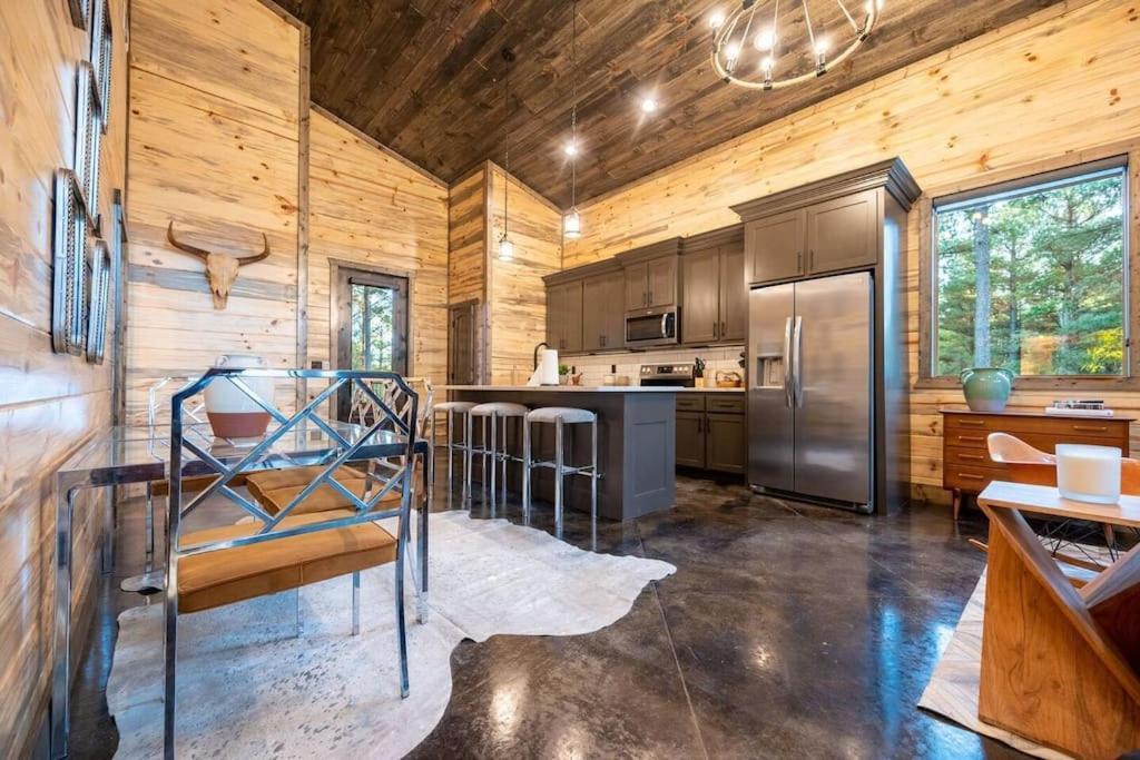 The Blaylock Cabin, 2 King, Hot Tub, Pet Friendly! 布罗肯鲍 外观 照片