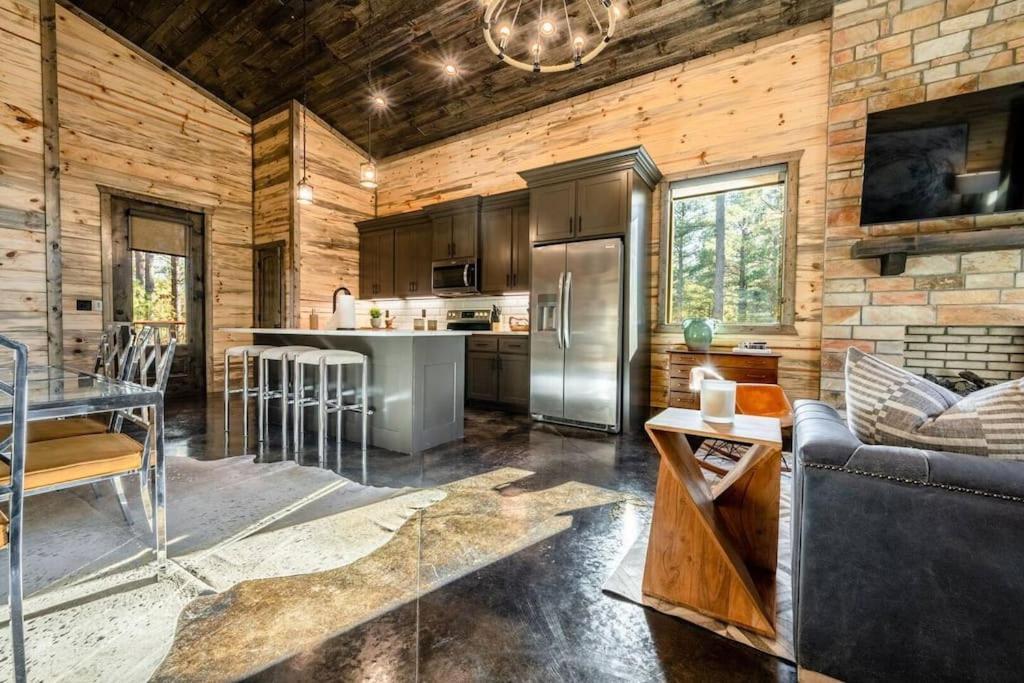 The Blaylock Cabin, 2 King, Hot Tub, Pet Friendly! 布罗肯鲍 外观 照片